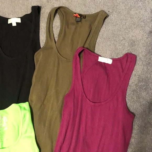 Bundle of 4 tanks - Picture 2 of 3